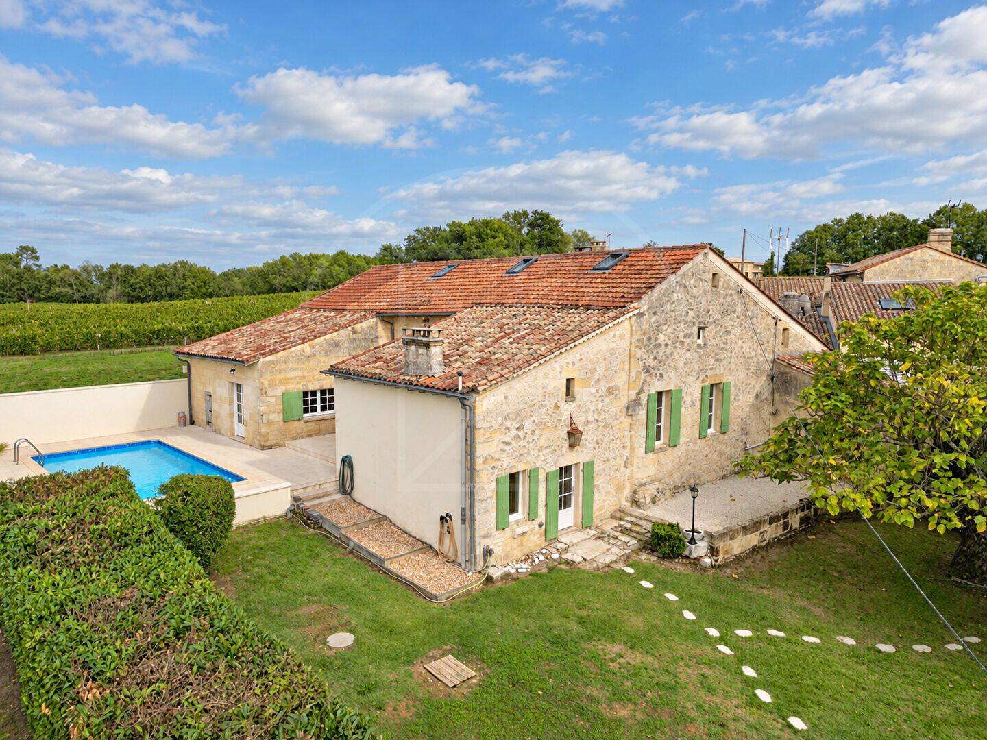 Maison 8 pièces 267 m² · à Lussac · 267 m² · 360 000 €