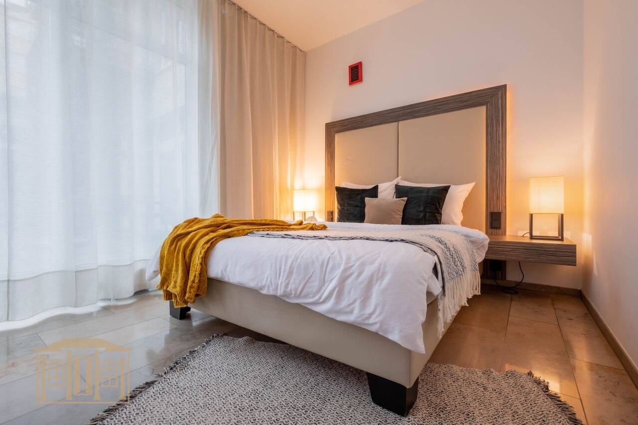 Fully Furnished / All-in: Exklusives Art-Apartment in Düsseldorf-Stadtmitte