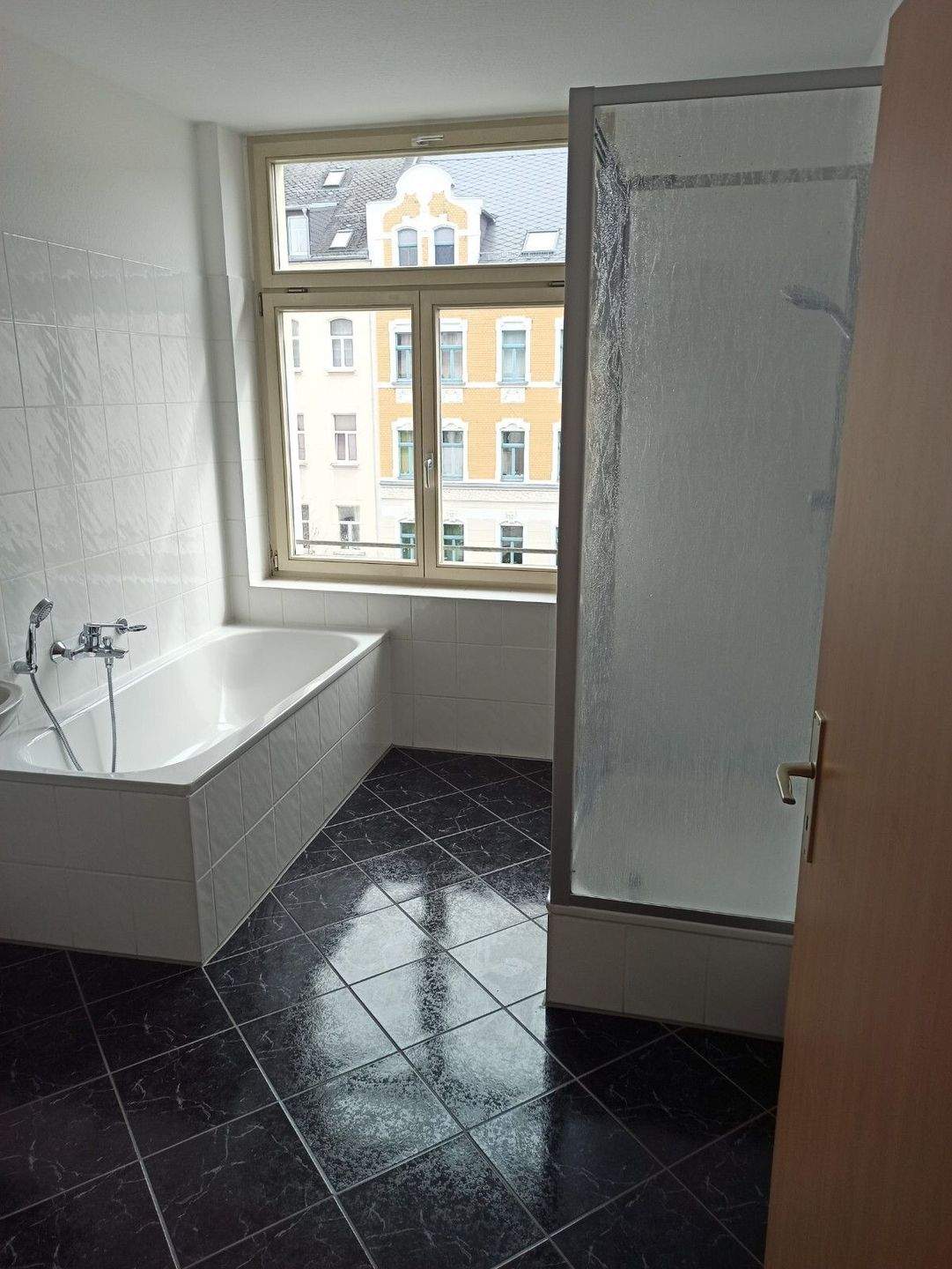 Geräumige 3 Zimmer-Etagenwohnung mit Balkon und Wohnküche in zentraler Lage. – Chemnitz – Vorschaubild 7