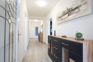 Großzügig. Gepflegt. Zentral. - 4-Zimmer-Wohnung mit Aufzug