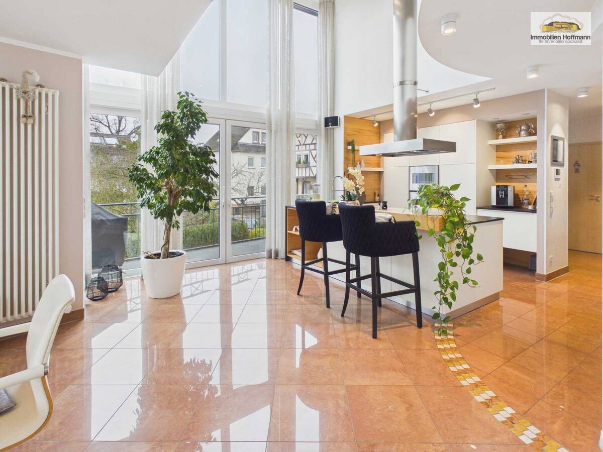 Modernisiertes Zweifamilienhaus in Alzenau 265 m² Wohnfläche - PV, Sauna & Premiumausstattung – Alzenau – Bild 1 von 9
