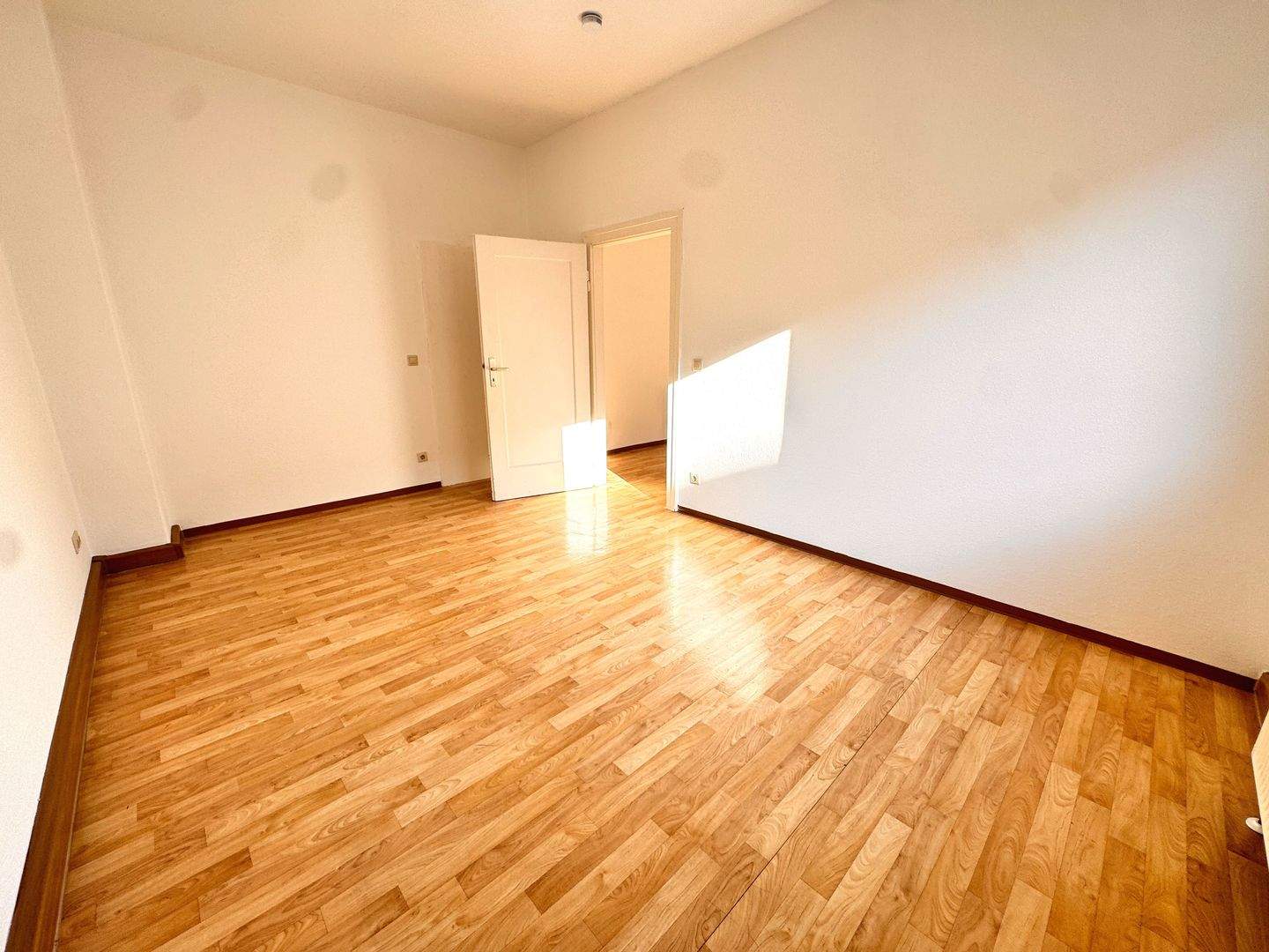 Provisionsfrei – Freie und gepflegte 2-Zimmer-Wohnung in Nürnberg – Nürnberg – Bild 1 von 9