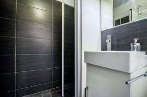 Helles, stilvolles Apartment mit Balkon und modernem Wohnkomfort (möbliert) – 50996 Köln – Vorschaubild 9