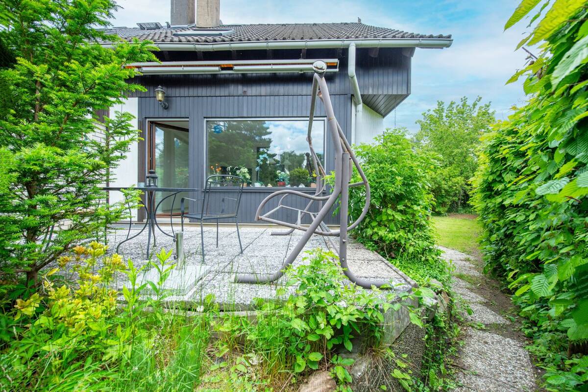 Einziehen & wohlfühlen - Doppelhaushälfte mit Wellnessbereich, Wohnkeller und Garten in Buckow – 12349 Berlin – Bild 1 von 9