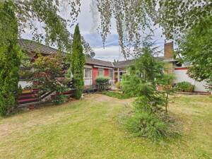 Seltene Feldrandlage | Freistehender Bungalow mit Einliegerwohnung & großem Potenzial