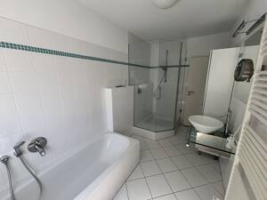 Elegante 3-Zimmer-Wohnung im Herzen Paderborns mit Balkon, Tiefgarage und hochwertiger Ausstattung. – 33102 Paderborn – Vorschaubild 5