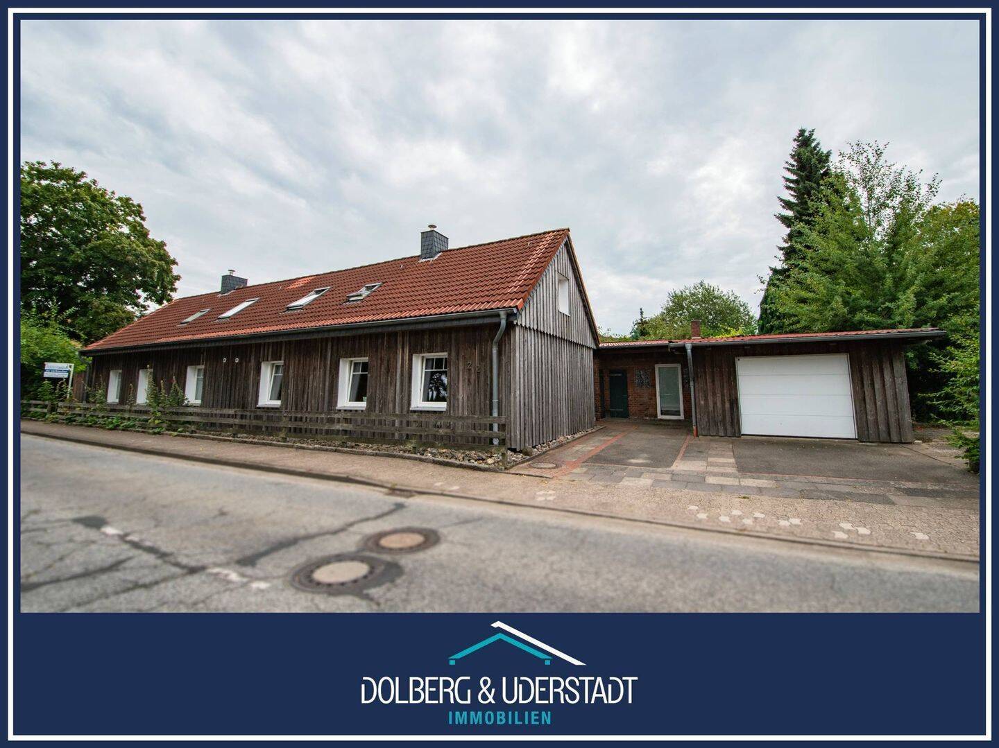 Kleine Doppelhaushälfte mit Garage in Büdelsdorf – Büdelsdorf – Bild 1 von 9