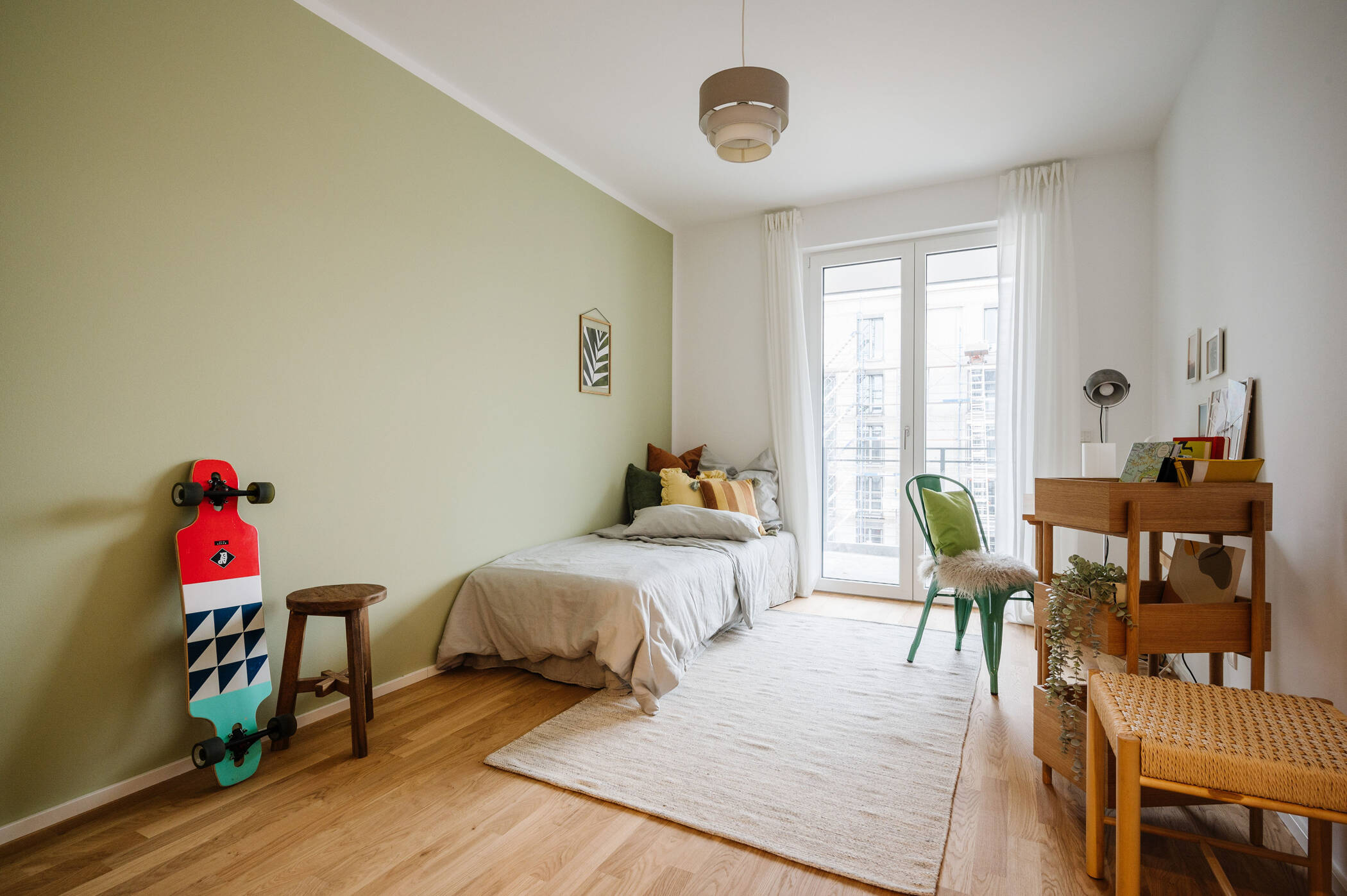 GROSSZÜGIGE 4-ZIMMER-WOHNUNG MIT SÜDLOGGIA UND BLICK IN DIE GRÜNE QUARTIERSMITTE – Edingen-Neckarhausen – Vorschaubild 4