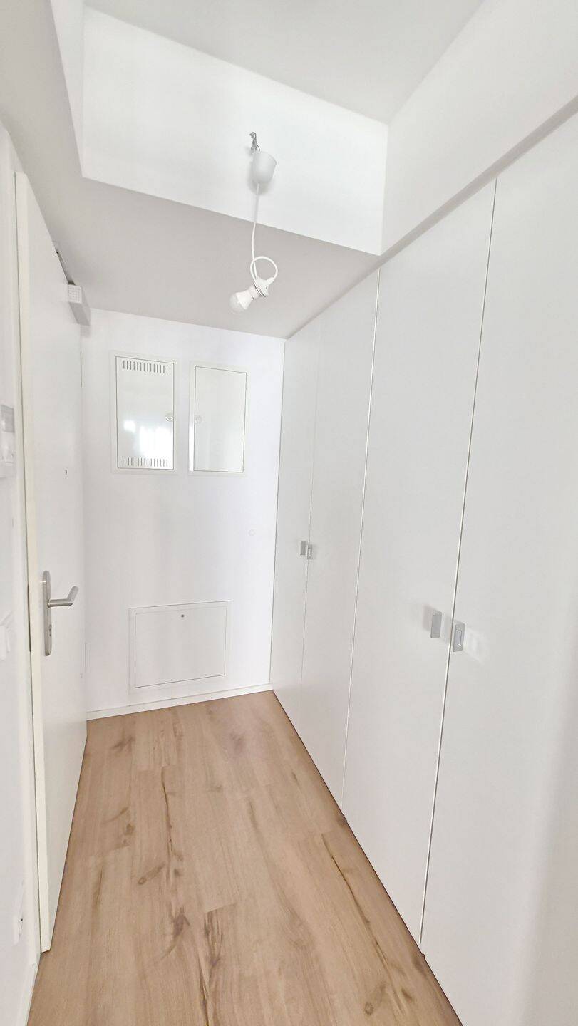 Schöne helle 2-Zimmerwohnung mit Balkon – Berlin – Vorschaubild 5
