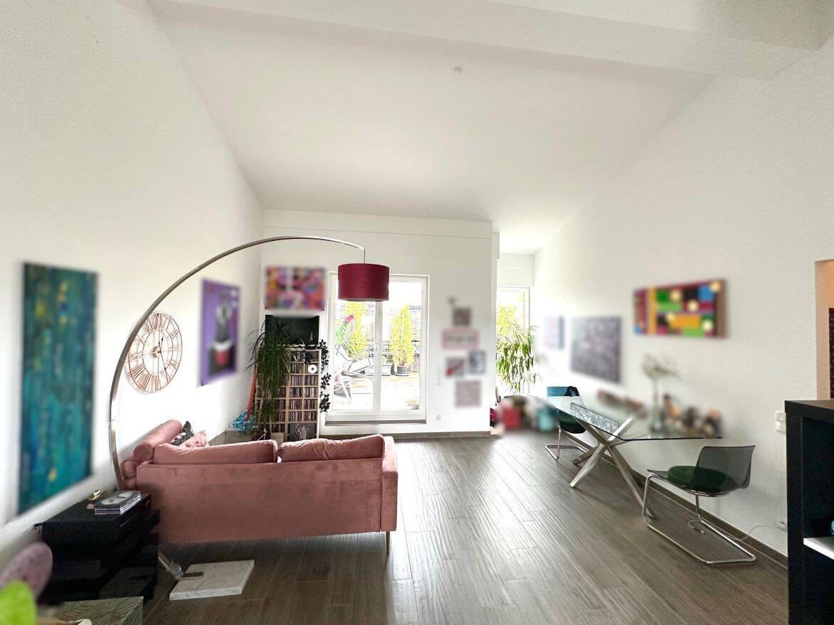 **3-ZIMMER-WOHNUNG MIT - DUSCHBAD EN SUITE UND DACHTERRASSE** – Poing – Bild 1 von 9