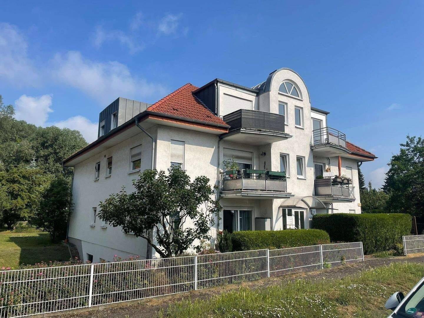 Bezugsfreies Dachgeschoss mit 2 Balkonen, EBK und attraktivem Grundriss – Berlin – Vorschaubild 2