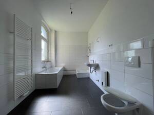 Etwas Besonderes: Hochwertig renovierte 3 Zimmerwohnung mit extra Esszimmer und eigenem Garten* – 44339 Dortmund – Vorschaubild 2