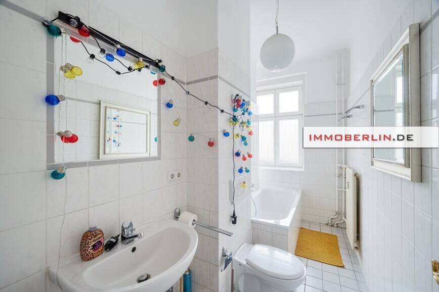 IMMOBERLIN.DE - Charmante Altbauwohnung mit Balkon + Lift in gefragter Lage – Berlin – Vorschaubild 3