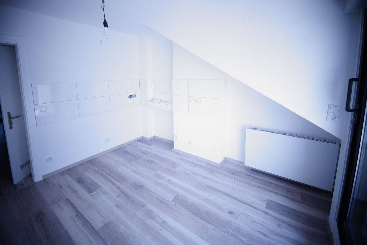sanierte Dachgeschosswohnung mit Balkon und wohnlichem Hobbyraum in ruhiger Lage – Düsseldorf – Vorschaubild 5