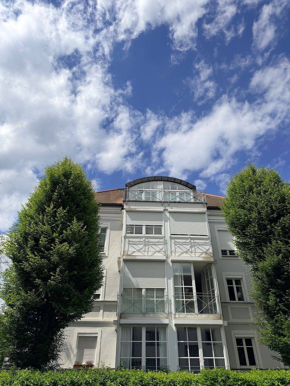 Großzügige 2-Zimmerwohnung mit EBK, Stellplatz u. Balkon im inneren Westen!