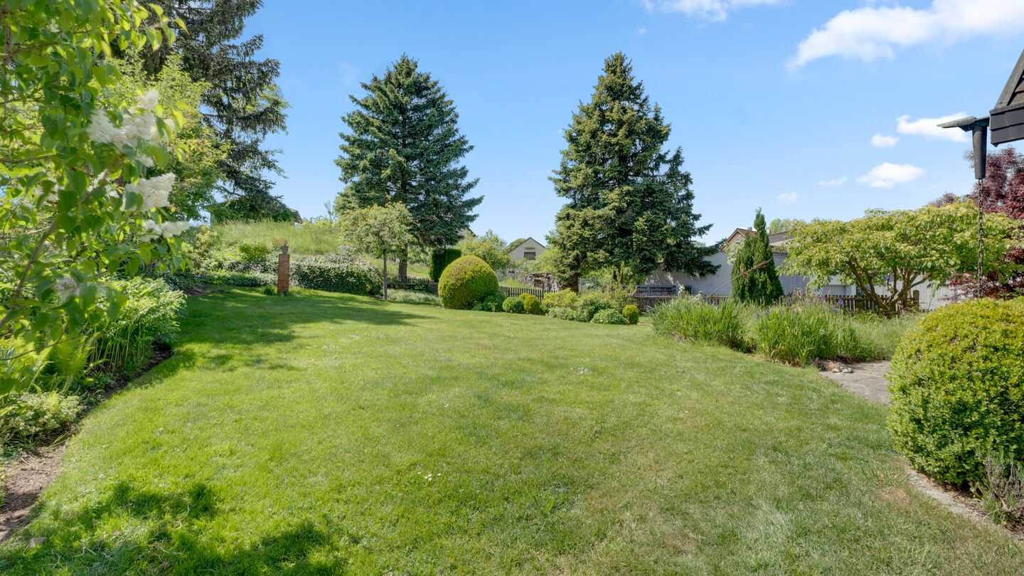 Einzigartiges Anwesen! Hochwertiges Wohnhaus mit Nebengebäuden und 9.625m² Grundstück – Schlüsselfeld – Vorschaubild 4