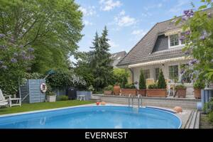 Doppelhaushälfte in Potsdam Eiche - Familienidylle mit Südgarten und Swimming Pool