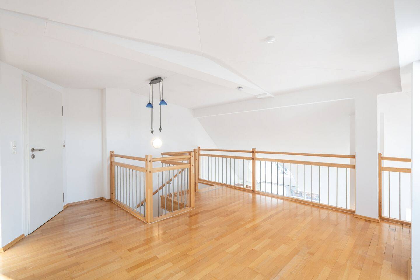 AIGNER - Lichtdurchflutete Dachgeschosswohnung mit Galerie in Waldtrudering – München – Vorschaubild 9