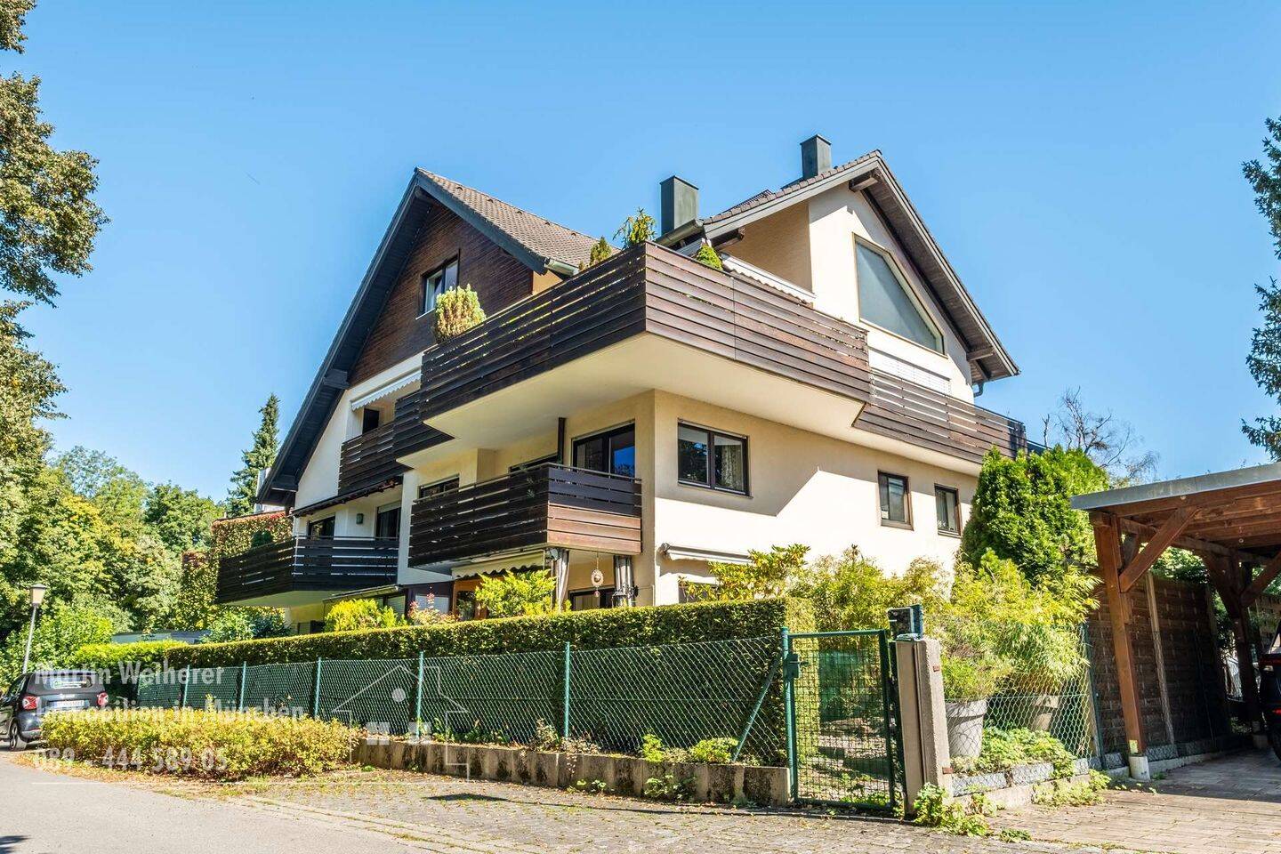 7-Zimmer-Maisonette: lichtdurchflutet mit umlaufender Terrasse und Grünblick – München – Vorschaubild 3