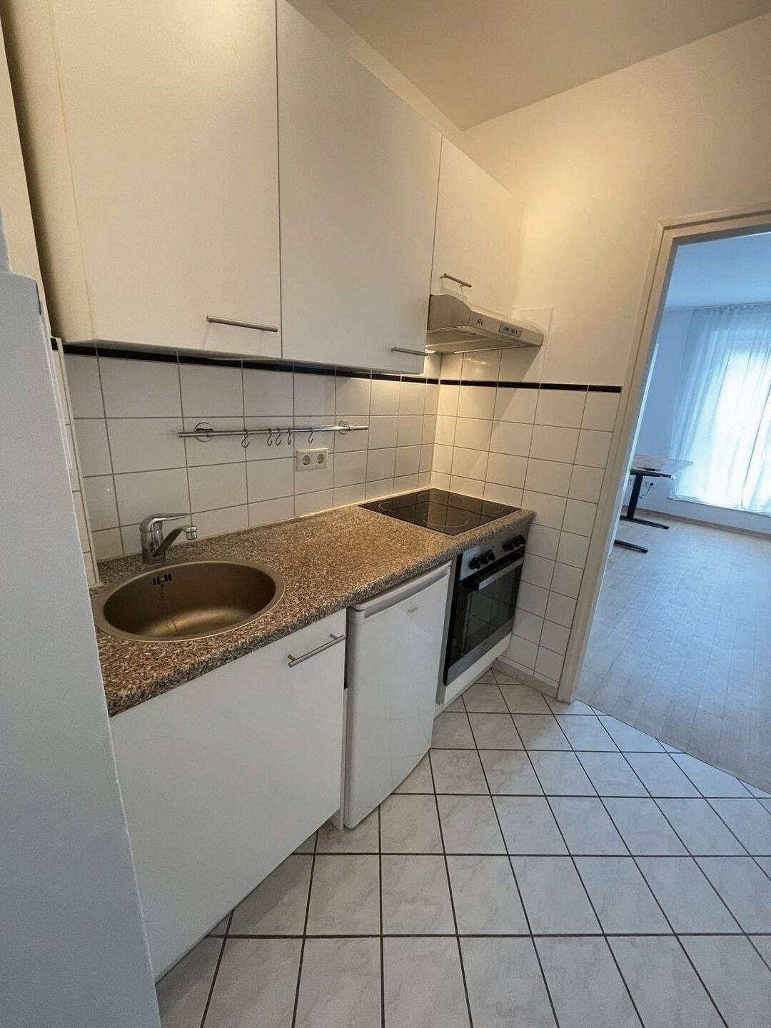 Best-Lage | Vollmöbilierte Ein-Zimmer Wohnung am Kolumbusplatz – München – Vorschaubild 3