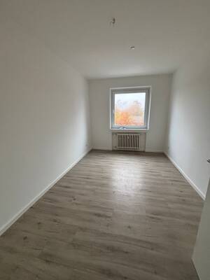 WBS zwingend erforderlich !!! komplett modern renovierte 3 Zimmer Wohnung mit Balkon im 3.OG – 47178 Duisburg – Vorschaubild 3