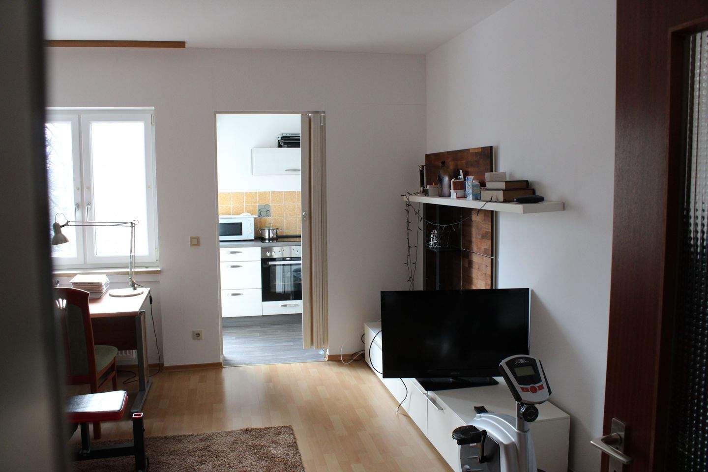 Lichtdurchflutete 1-Zimmer-Wohnung mit Parkblick und Balkon – Straubing – Vorschaubild 3
