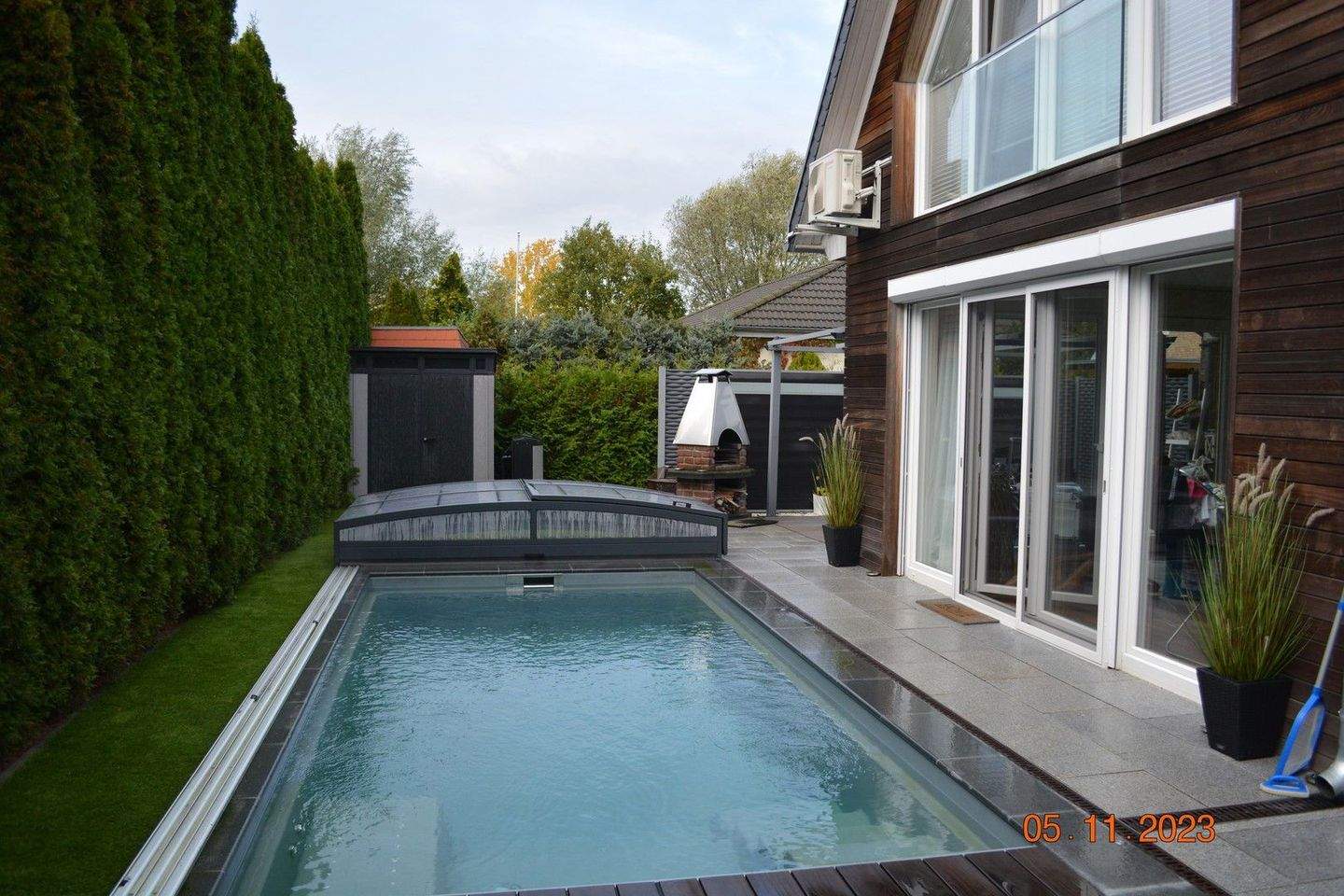 Traumhaftes luxuriöses EFH mit Wintergarten, Swim- and Funpool, Doppelcarport – Hoppegarten – Bild 1 von 9
