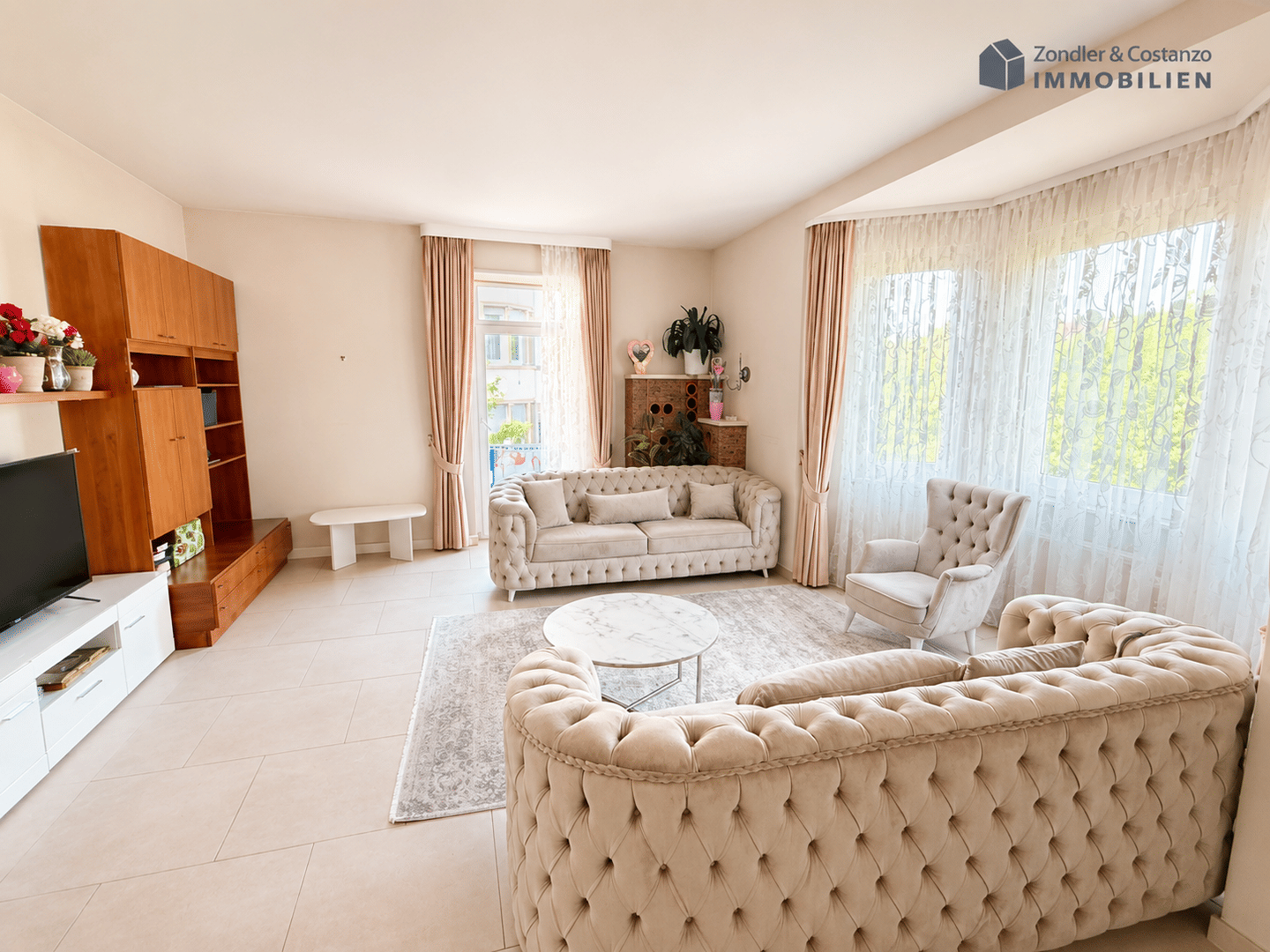 ZENTRALE WOHNLAGE IN S-OST: * 3,5-Zi.-Whg. * ca. 112,4 qm * EBK * 2 Balkone * TL-Bad * sep. WC * – Stuttgart – Vorschaubild 2
