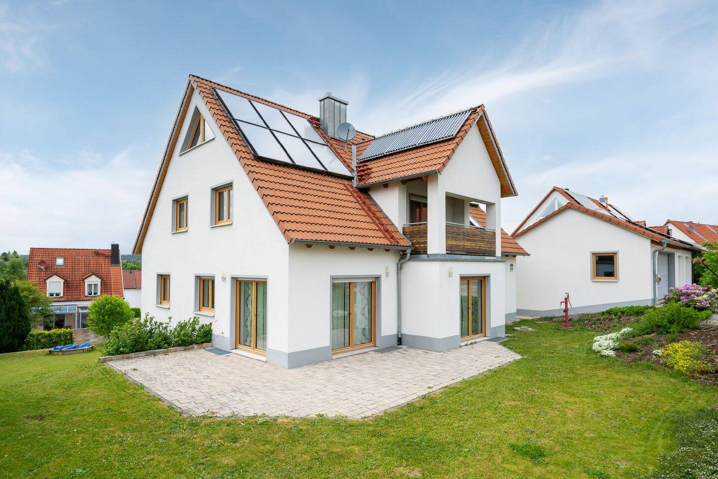 AIGNER - Großzügiges Einfamilienhaus mit sonnigem Grundstück und gehobener Innenausstattung – Petershausen – Bild 1 von 9