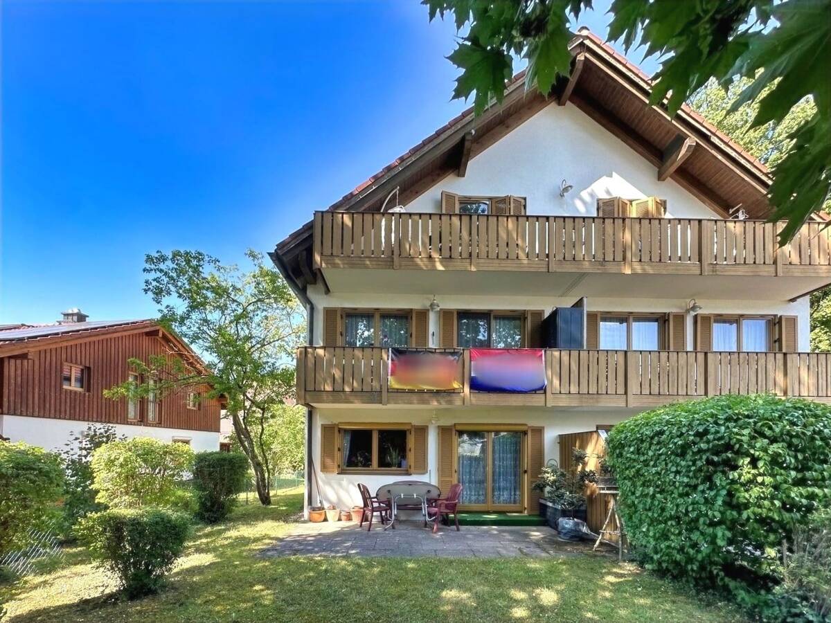 Sonnige 3-Zimmer-Gartenwohnung mit ca. 35 m² ausgebautem Souterrain und Badezimmer im Untergeschoss – 81827 München – Bild 1 von 9