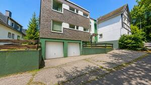 Großzügiges Zweifamilienhaus mit Garten, Photovoltaik und interessanter Rückanmietungsoption
