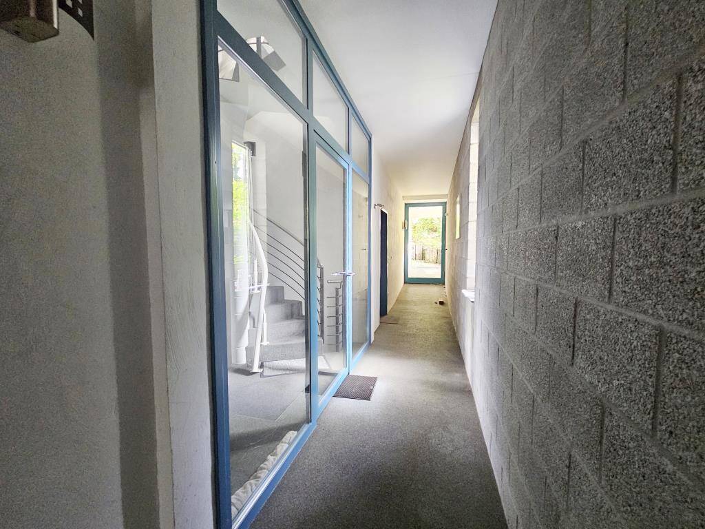 Moderne Architektur trifft auf charmante Baukunst – Häuserensemble aus 2 Einfamilienhäuser, Einliegerwohnung + Fabrikgebäude – Solingen – Vorschaubild 3