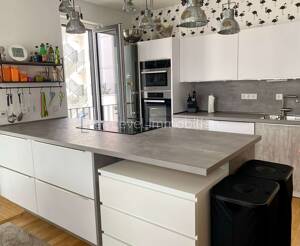 Ein Schmuckstück: tolle, große, neuwertige 4 Zi.-ETW mit Balkon, EBK und TG im Kunstpark Regensburg – 93053 Regensburg – Vorschaubild 3