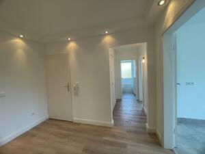 Idealer Grundriss! Renovierte 3-Zimmer-Whg mit Balkon & Garage – 40627 Düsseldorf – Vorschaubild 2