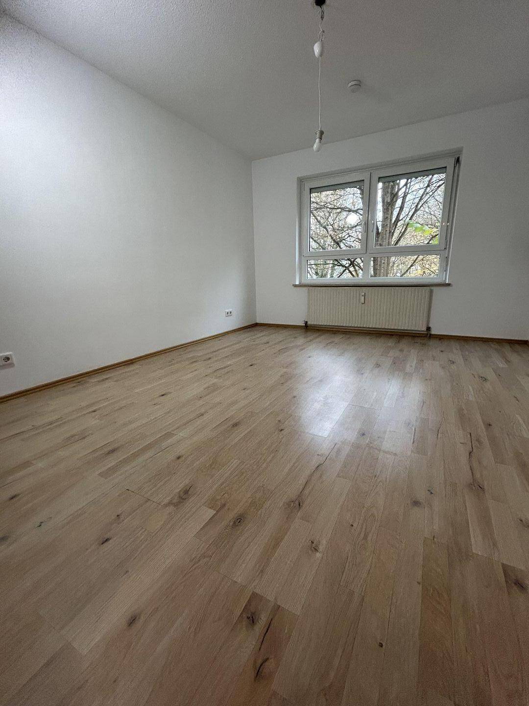 Wohnen im Grünen auf 62 Qm mit nagelneuen Bad – München – Vorschaubild 4
