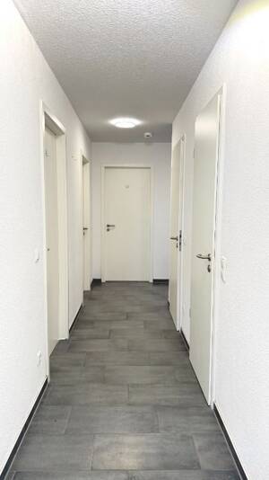 Familienfreundliche 4-Zi.-Wohnung mit 2 Bädern, Abstellraum, Balkon & TG-Stellplatz in Schönefeld – 12529 Berlin – Vorschaubild 6