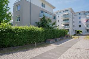Genuss obenauf! Maisonette mit Dachterrasse, Luxus-EBK, ... und vielen weiteren Annehmlichkeiten! – 60438 Frankfurt am Main – Vorschaubild 2