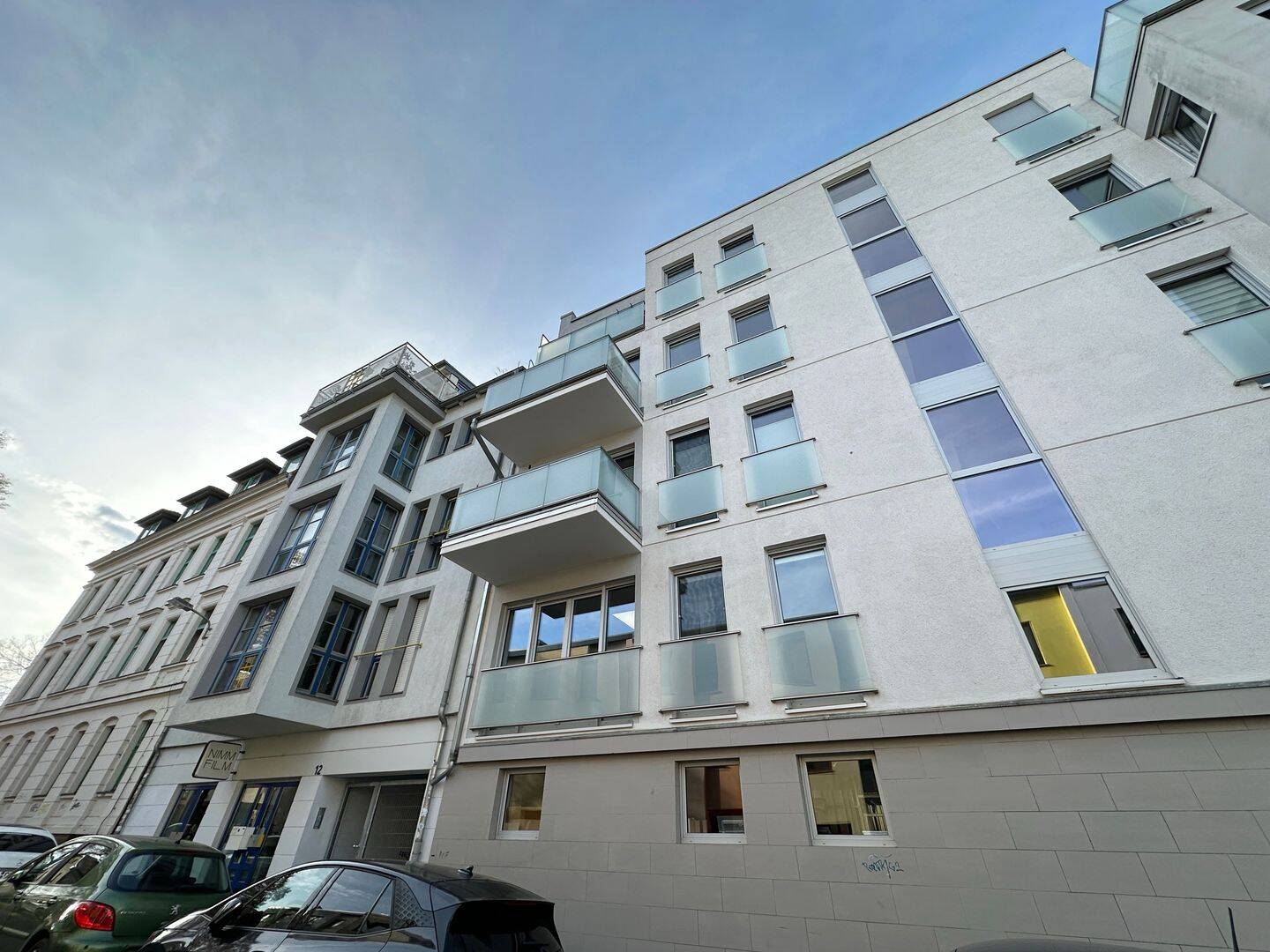 Sie hat ALLES! Traumwohnung mit 2 Balkonen, Kamin und Stellplatz - Verfügbar! – Leipzig – Vorschaubild 4