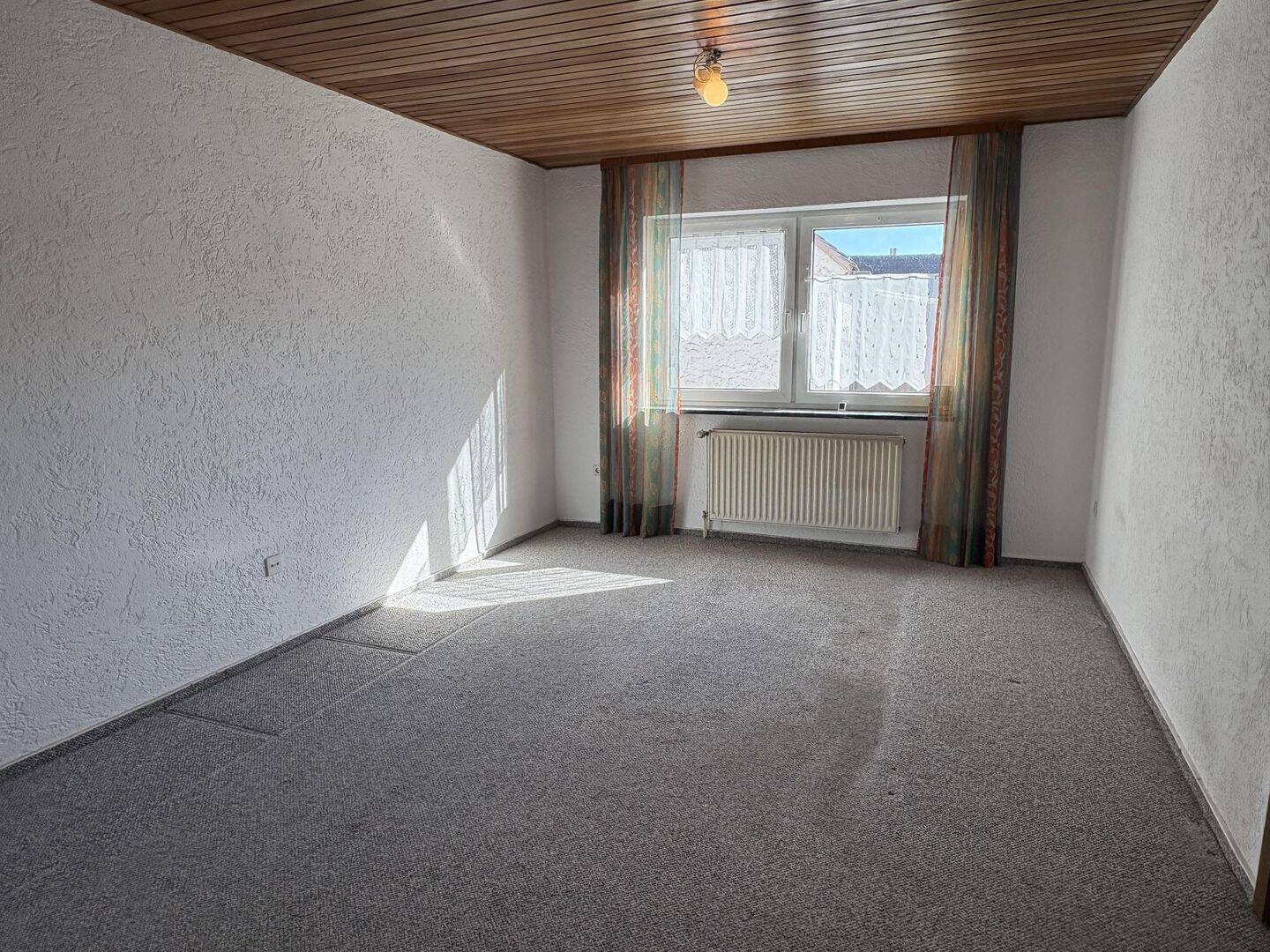 Charmanter Wohntraum mit viel Potenzial: Großzügiges Einfamilienhaus auf zwei Etagen – Hallstadt – Vorschaubild 6