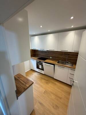 Erstbezug/ hochwertige Terrrassen-Wohnung/ 1. OG/ 4,5 Zimmer/ Balkon/ Tiefgaragenstellplatz/ parkähnliche Aussicht/ sehr gute Aufteilung/ ab sofort – 22399 Hamburg – Vorschaubild 8