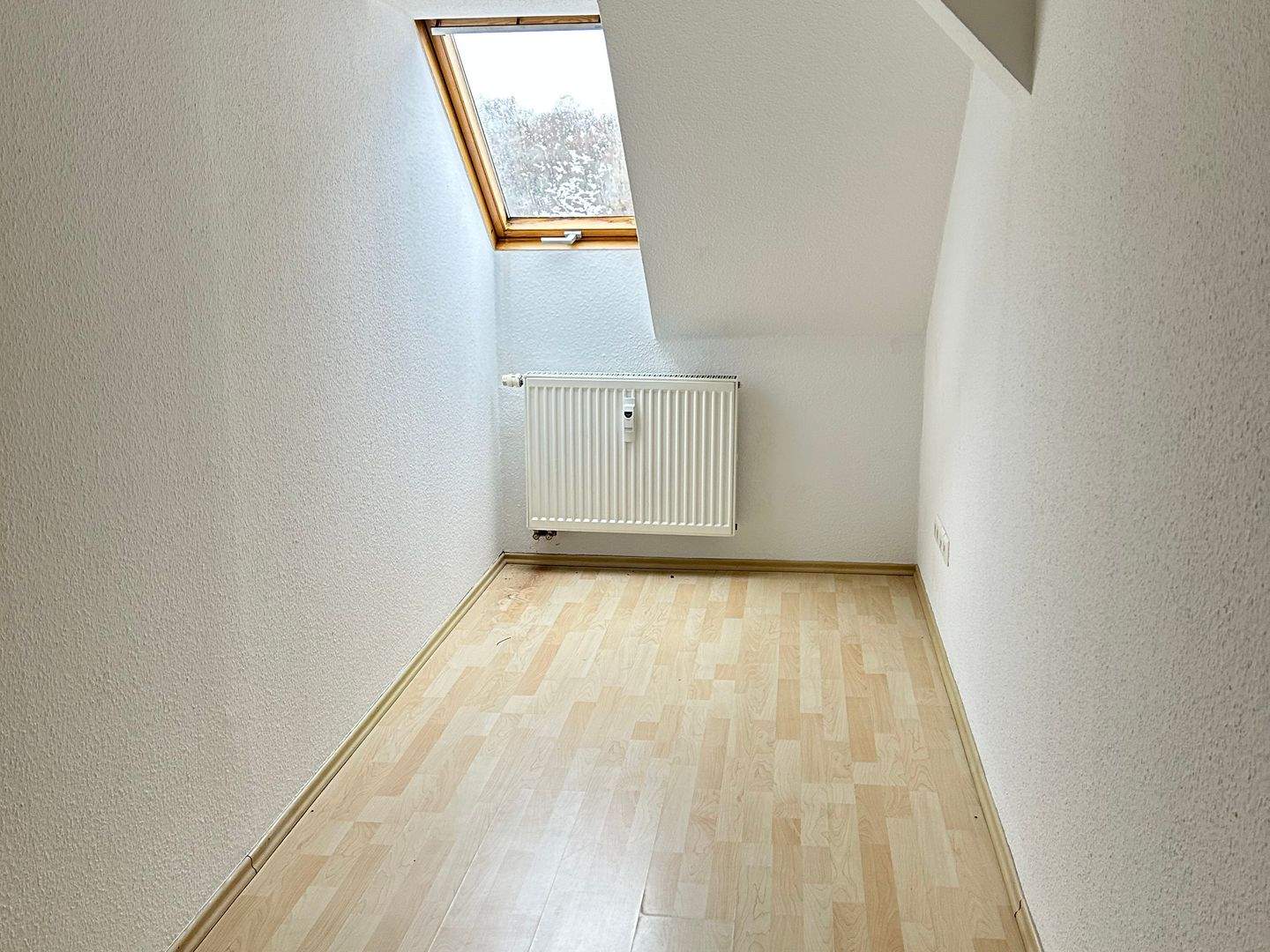 HELLE DACHGESCHOSS-WOHNUNG SUCHT NETTEN MIETER!!! – Chemnitz – Vorschaubild 6