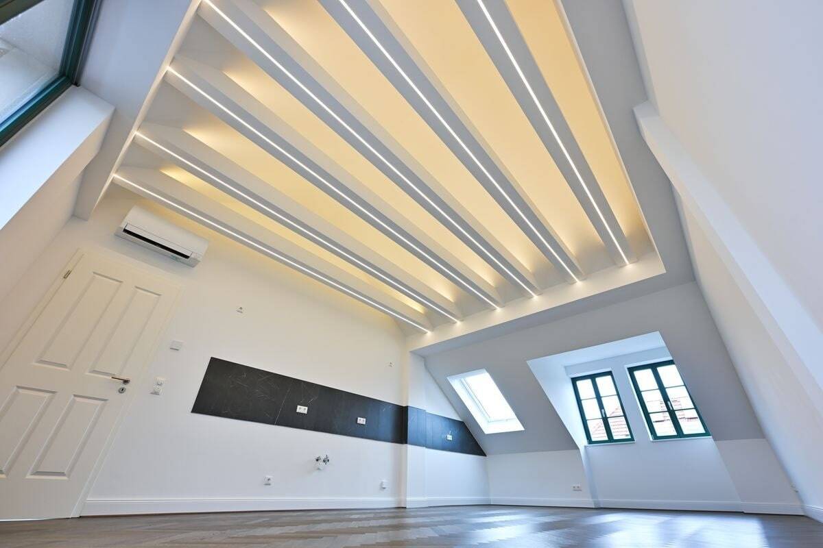 Außergewöhnlich! + Erstbezug + Klima + Fußbodenheizung + Dachloggia + tolles Bad + LED-Licht