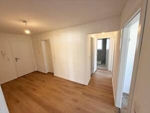 Frisch komplettsanierte 4-Zimmer-Wohnung mit Einbauküche & Balkon in Stuttgart-Bad Cannstatt – 70372 Stuttgart – Vorschaubild 8
