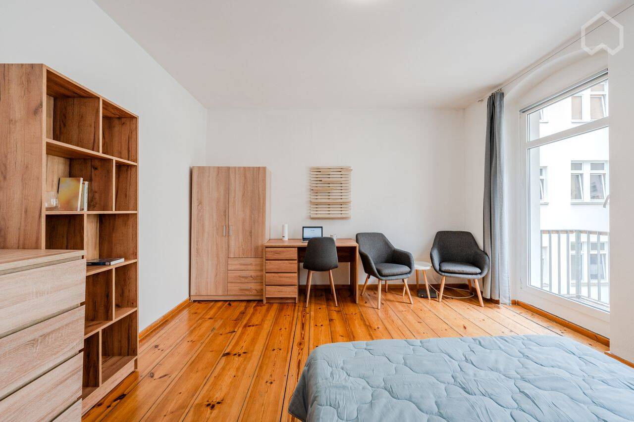 Bezugsfreie Single-Wohnung mit Innenhofblick im Simon-Dach-Viertel – Berlin – Vorschaubild 2