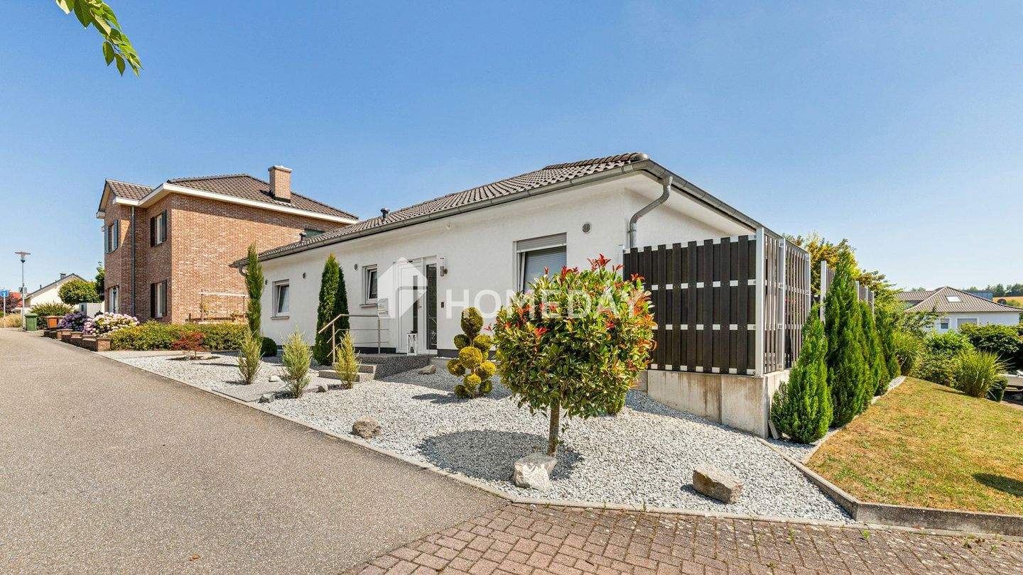 Urlaubsfeeling beginnt hier: Bungalowtraum mit Wellnessgarten und Sonnenterrasse – Zuzenhausen – Bild 1 von 9