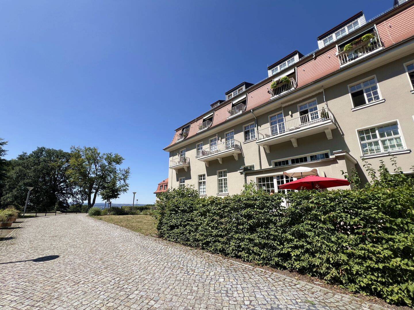 Einzigartiges Wohnerlebnis in Dresden-Loschwitz – Dresden – Bild 1 von 9