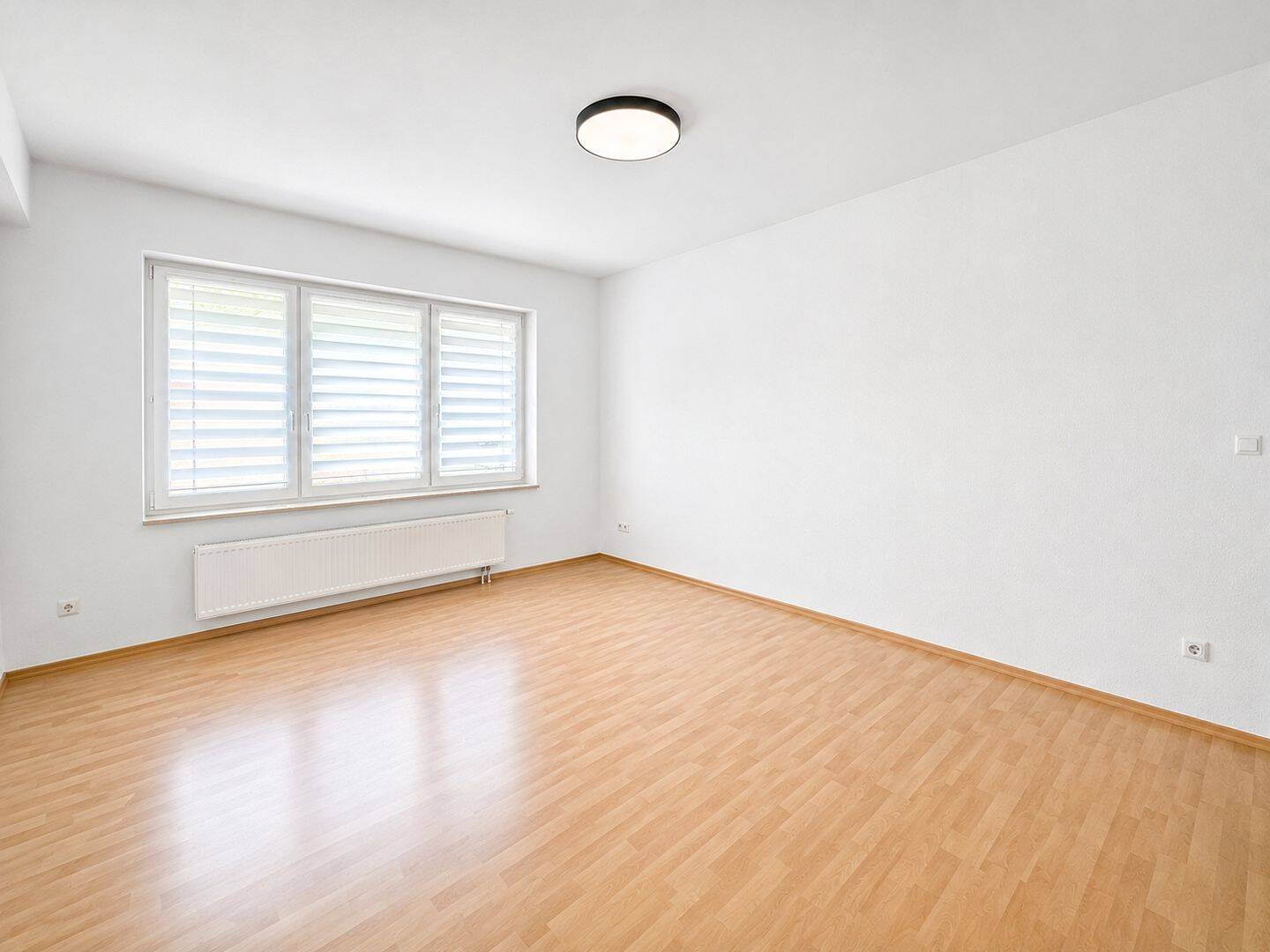 Zoo-Viertel: Großzügige und gepflegte Wohnung mit Wintergarten & Balkon – Düsseldorf – Vorschaubild 2