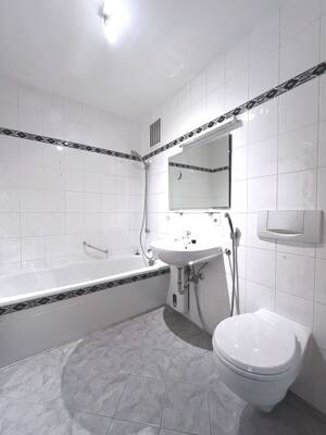 Sonnige 3-Zimmer-Wohnung mit Süd-Loggia und idealem Grundriss in U-Bahn-Nähe – 81375 München – Vorschaubild 8