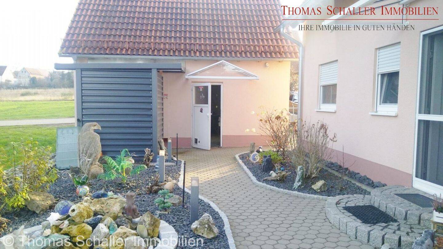 Hochwertiges 3-Familienhaus mit Einliegerwohnung, PV-Anlage & Gartenparadies – Abenberg – Vorschaubild 9
