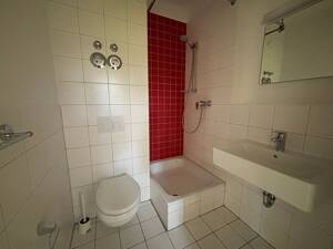 In Uninähe * Saniert & möbliert * 1-Zi.-Appartement * Ab September verfügbar !!! * – 1069 Dresden – Vorschaubild 2